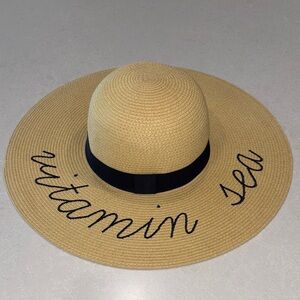 🏷 J Crew beach hat